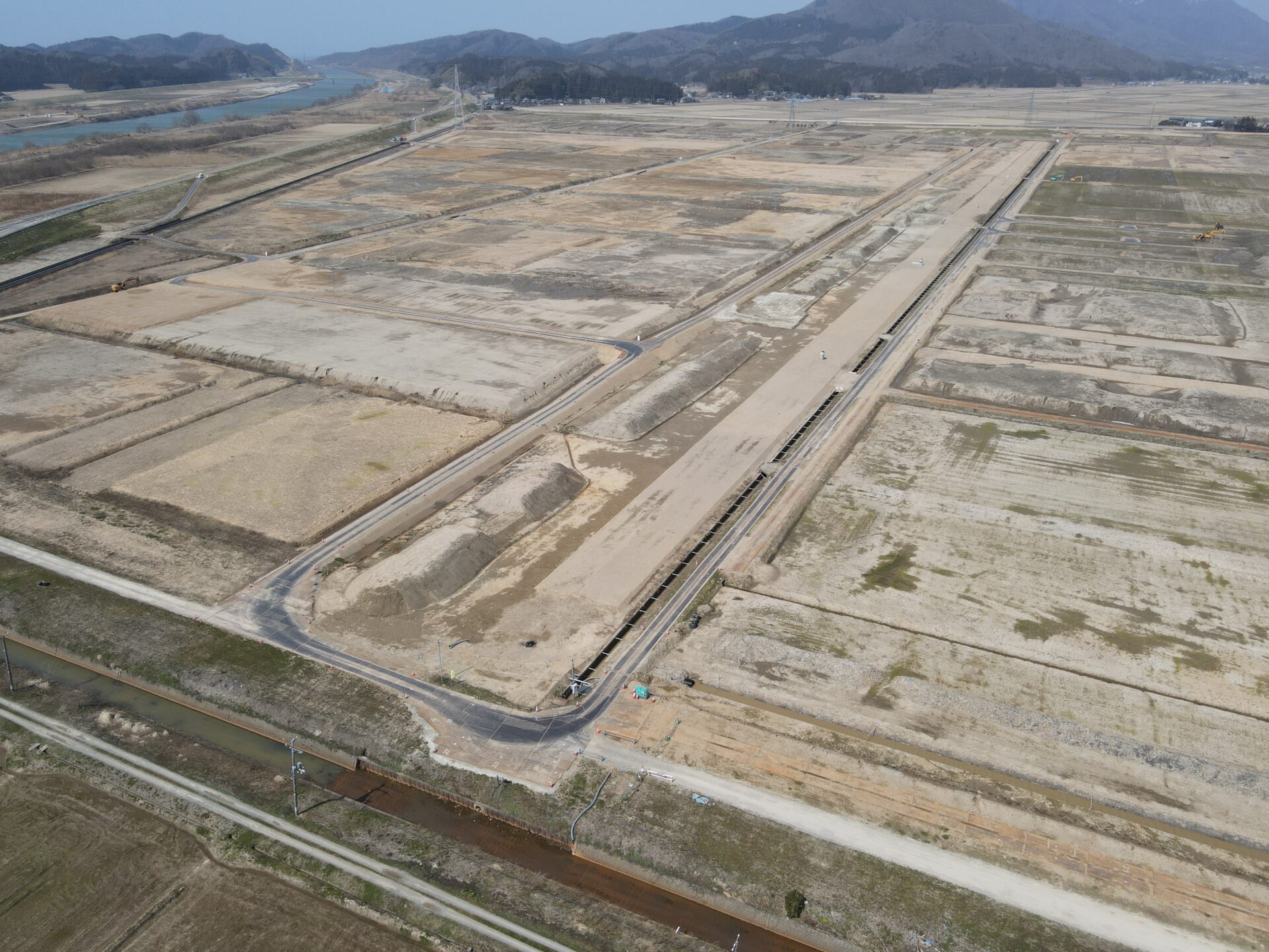 大河津分水路掘削土処理（分水西部地区排水路）その７工事